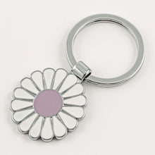 Load image into Gallery viewer, White Daisy Keychain